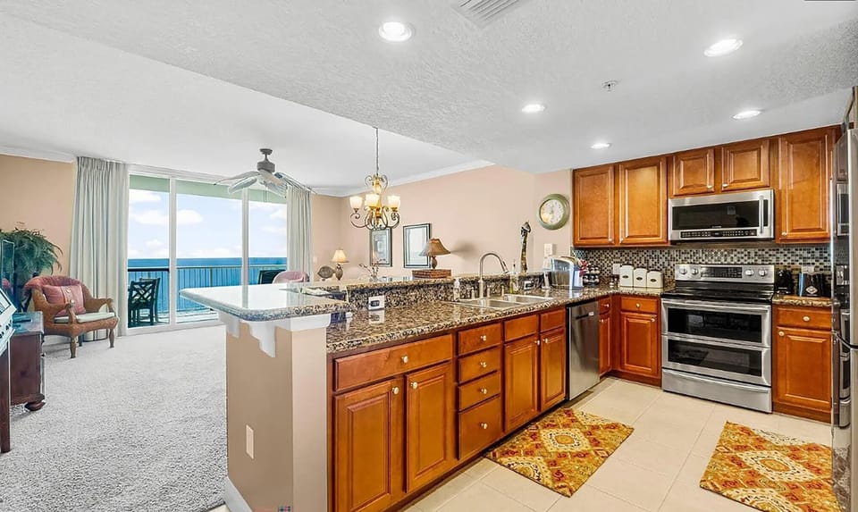 Condo, 1 King Bed with Sofa bed (Palazzo 1405) | Private kitchen | Oven, toaster, cookware/dishes/utensils