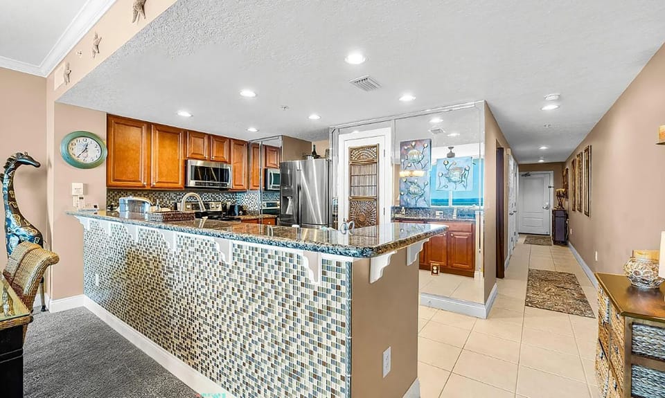 Condo, 1 King Bed with Sofa bed (Palazzo 1405) | Private kitchen | Oven, toaster, cookware/dishes/utensils