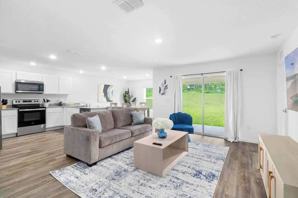 House, Multiple Beds, Kitchen, Garden View (13097 Scottville St) | Living area