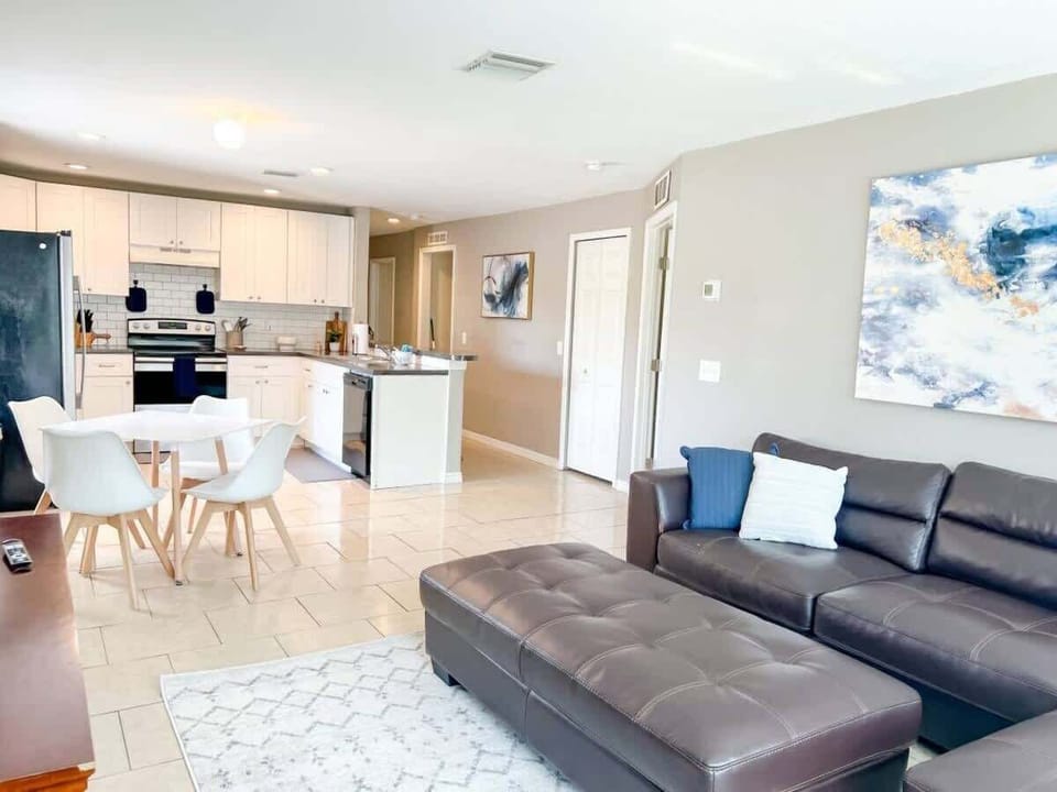House, Multiple Beds, Kitchen, Garden View (37132 Grassy Hill ) | Living area