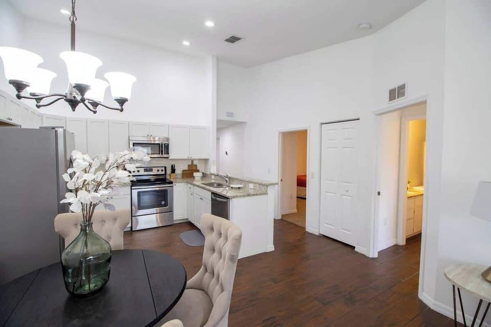 House, Multiple Beds, Patio, Garden View (37135 Grassy Hill ) | Interior