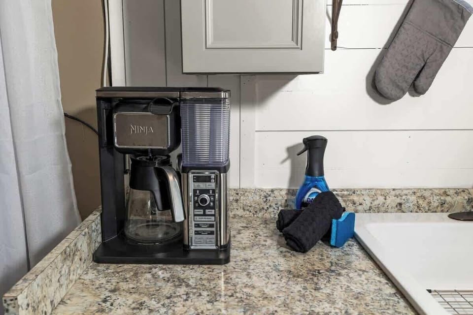 House, Multiple Beds, Pool Access, Garden View (10034 Hamp Dr) | Private kitchen | Coffee/tea maker