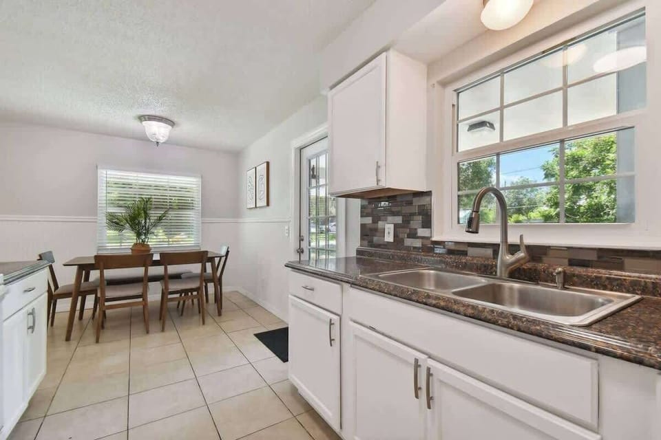 House, Multiple Beds, Kitchen, Garden View (37329 Magnolia Ave) | Private kitchen | Coffee/tea maker