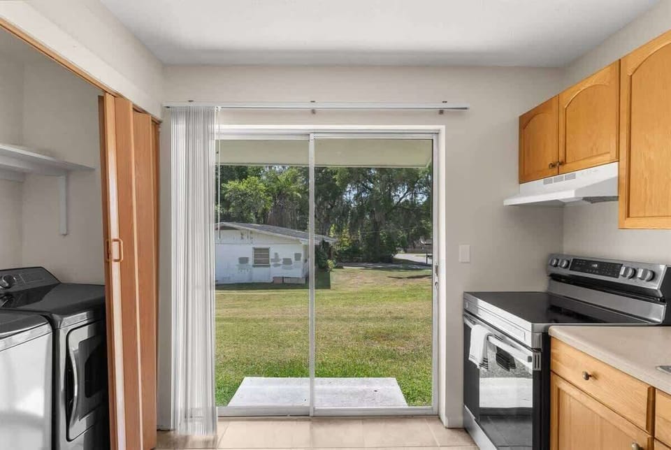 House, Multiple Beds, Kitchen, Garden View (13921 19th st #1 dad) | Private kitchen | Coffee/tea maker