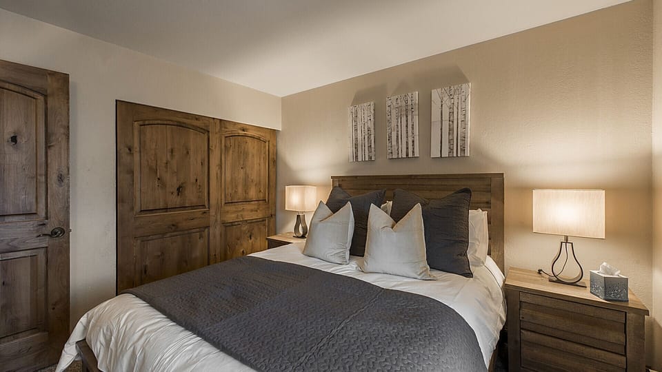 queen bedroom