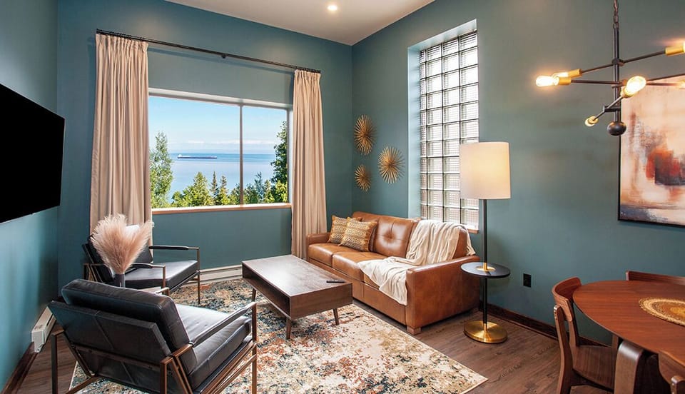 Suite, 1 Queen Bed with Sofa bed, Lake View | Living area