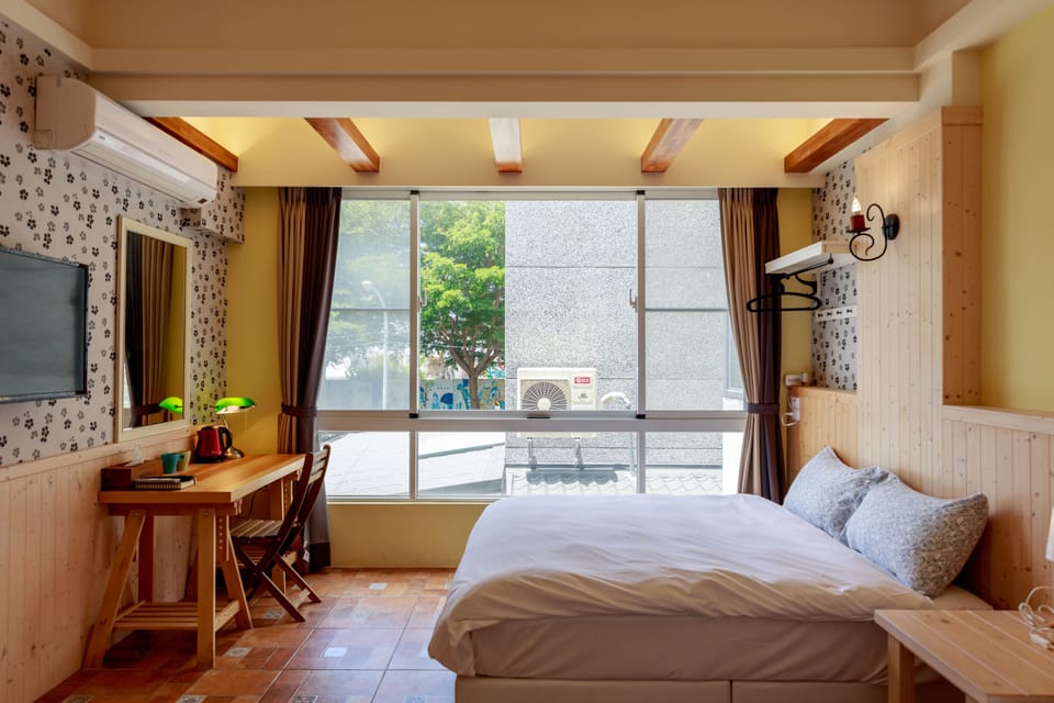 Standard Quadruple Room | Desk, soundproofing, free WiFi, bed sheets