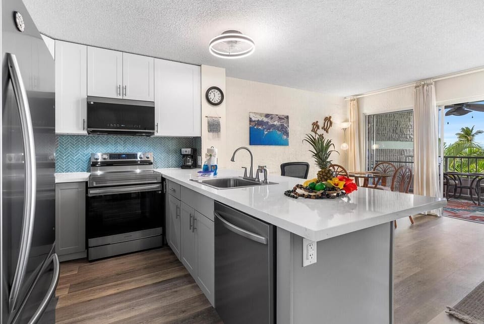 Condo, 1 Queen Bed with Sofa bed (Alii Villas#318 Top Floor with Garden) | Private kitchen