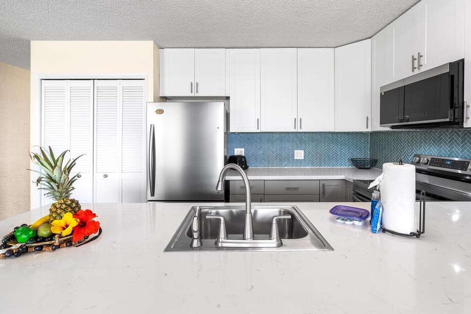 Condo, 1 Queen Bed with Sofa bed (Alii Villas#318 Top Floor with Garden) | Private kitchen