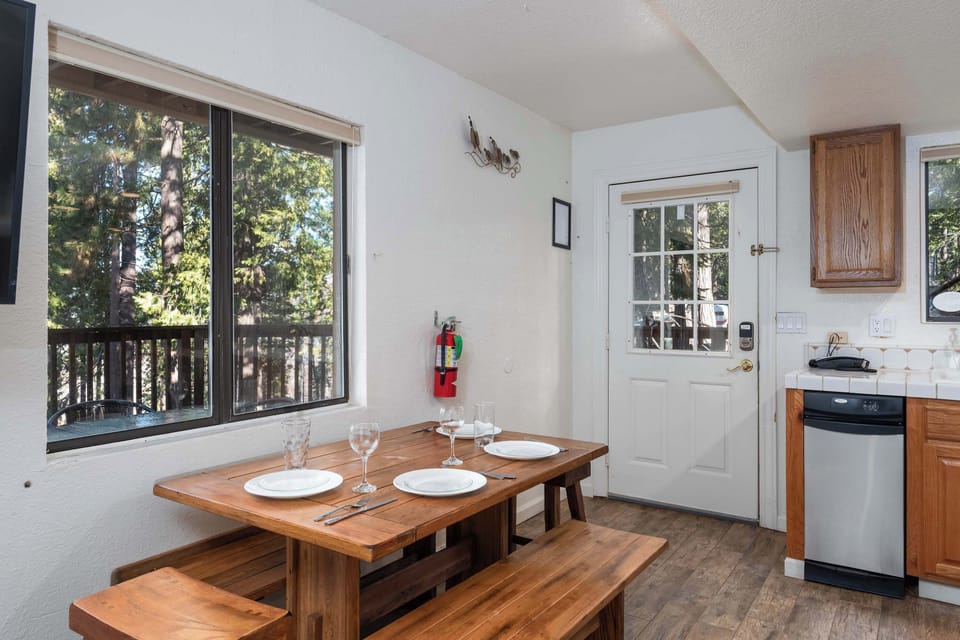 House, Multiple Beds, Patio, Mountain View (Yosemite Quail) | Dining