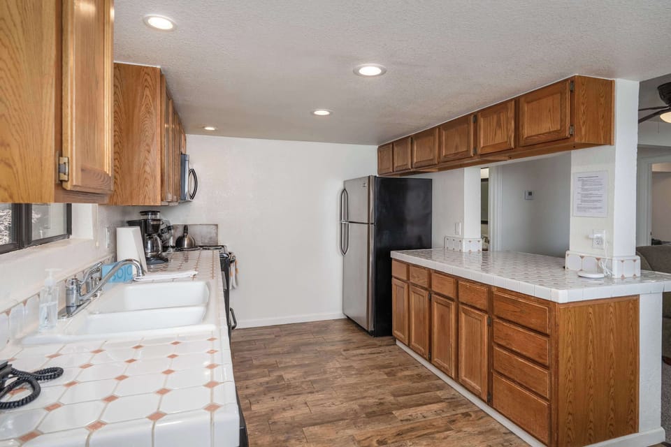 House, Multiple Beds, Patio, Mountain View (Yosemite Quail) | Private kitchen | Fridge, microwave, oven, stovetop