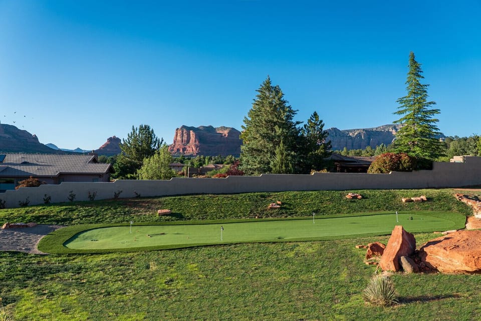 [Putting Green] Practice your putting before going out on the courses