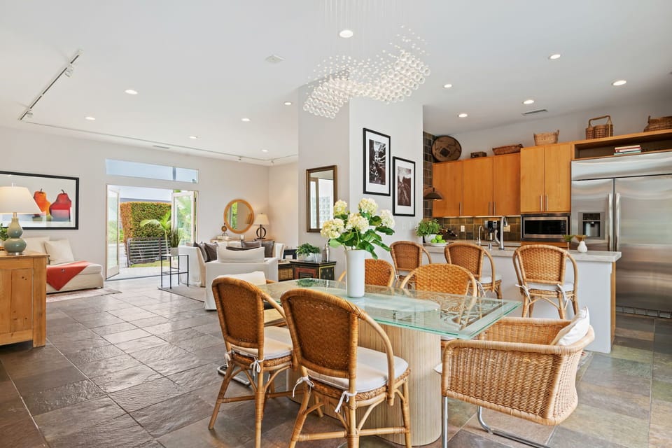 Dining area with seating for 6