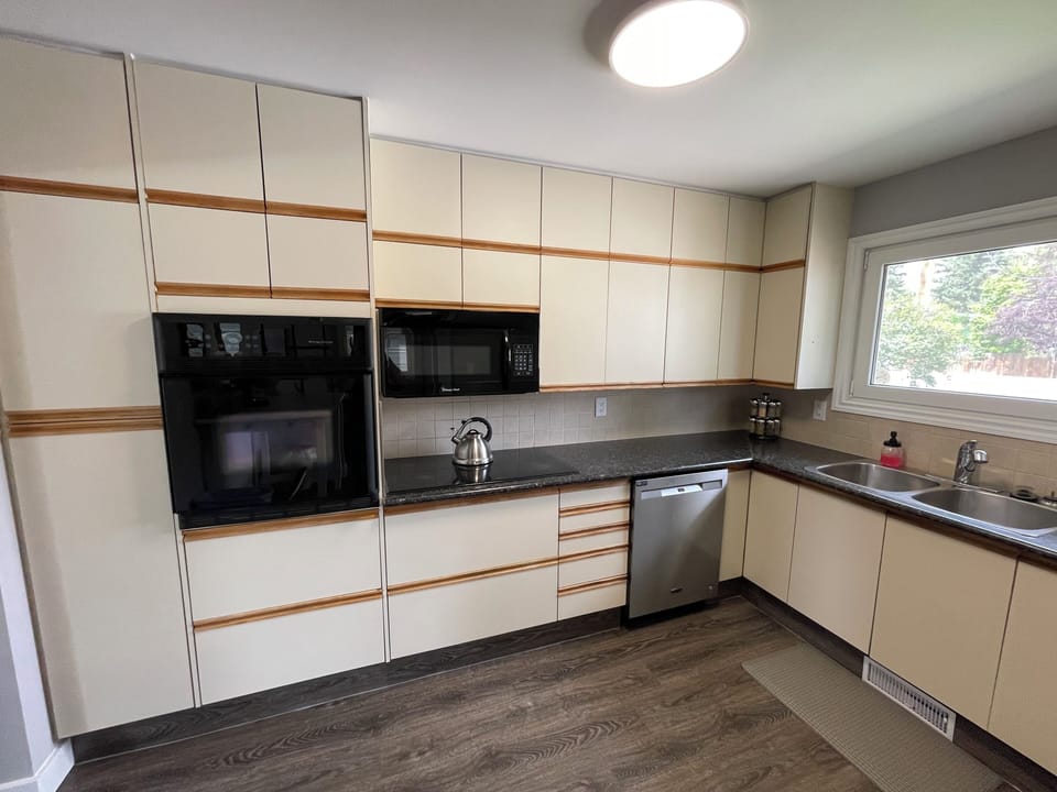 Full kitchen- Upstairs