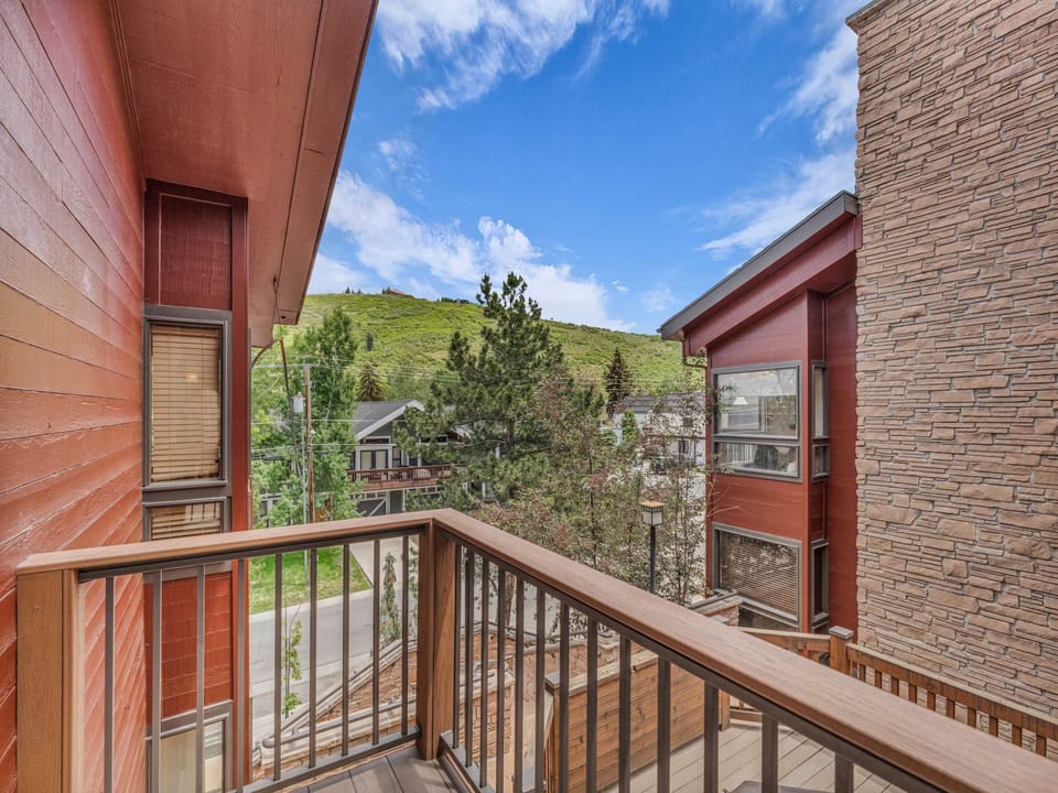 Balcony: Private balcony with mountain views and outdoor seating