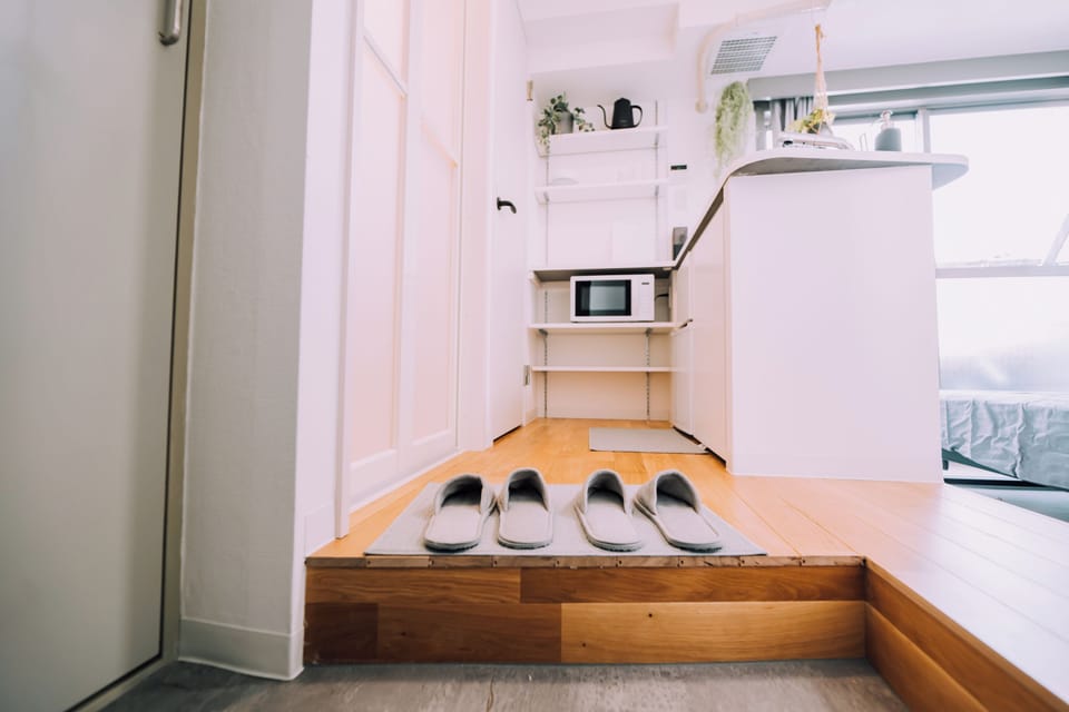 Apartment, 1 Double Bed, Non Smoking | Private kitchen | Microwave, stovetop, electric kettle, cookware/dishes/utensils