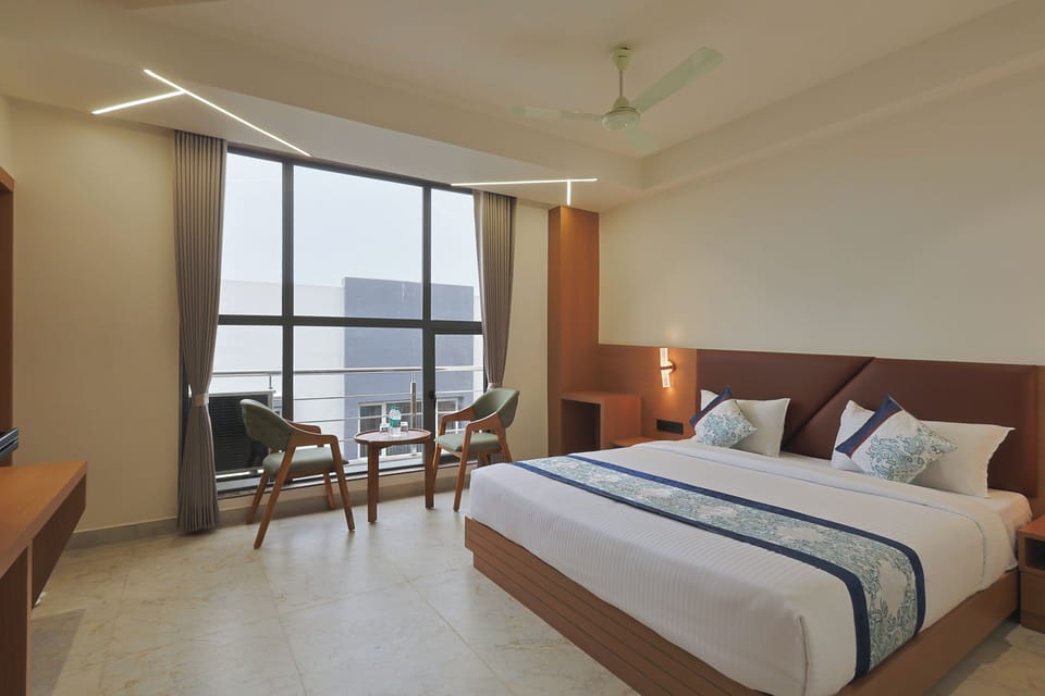 Royal Suite, City View | Down comforters, soundproofing, free WiFi, bed sheets