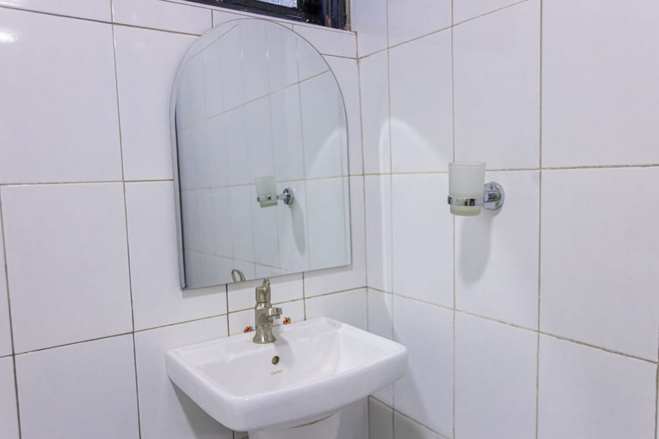 Luxury Apartment, Balcony | Bathroom | Shower, towels
