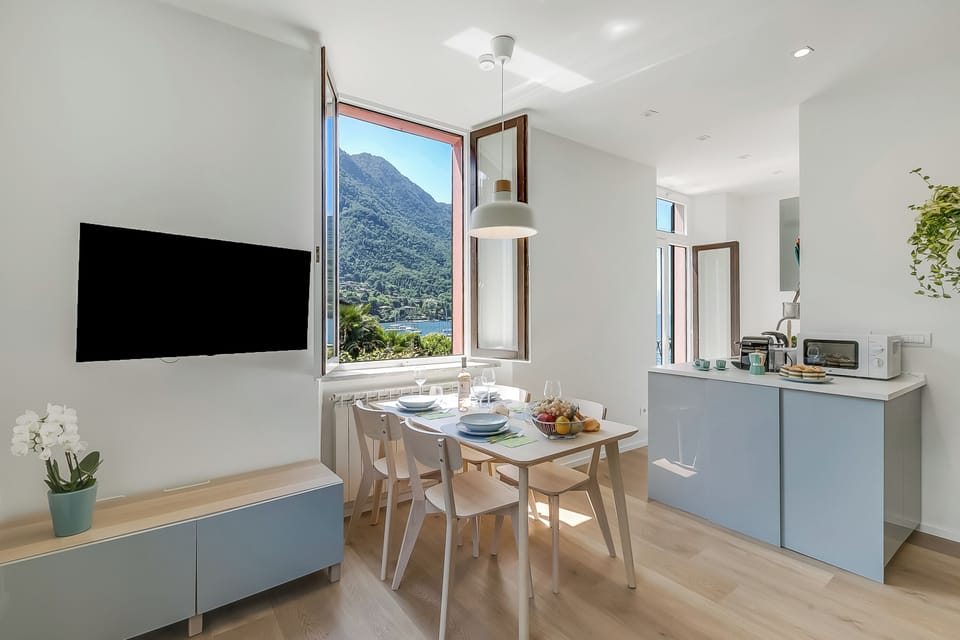 Family Apartment, 1 Bedroom, Balcony, Lakeside (Il Porticciolo Lake Front) | Dining