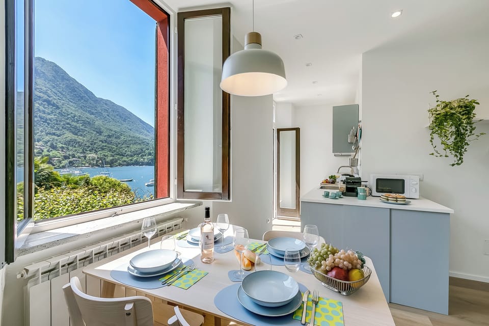 Family Apartment, 1 Bedroom, Balcony, Lakeside (Il Porticciolo Lake Front) | Dining
