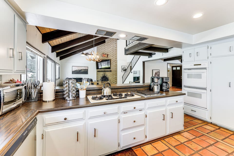 Kitchen | 1st Floor | 2 Drip Coffee Pots | Dishwasher | Toaster | Blender