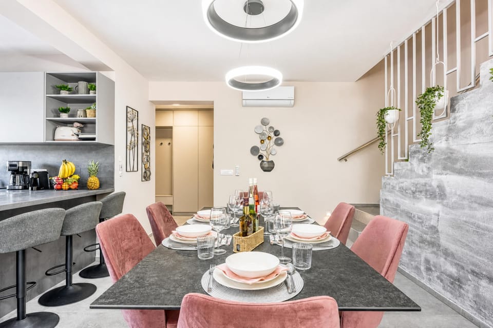 Family House, 3 Bedrooms, Balcony (Villa Aria with heated Pool and) | Dining