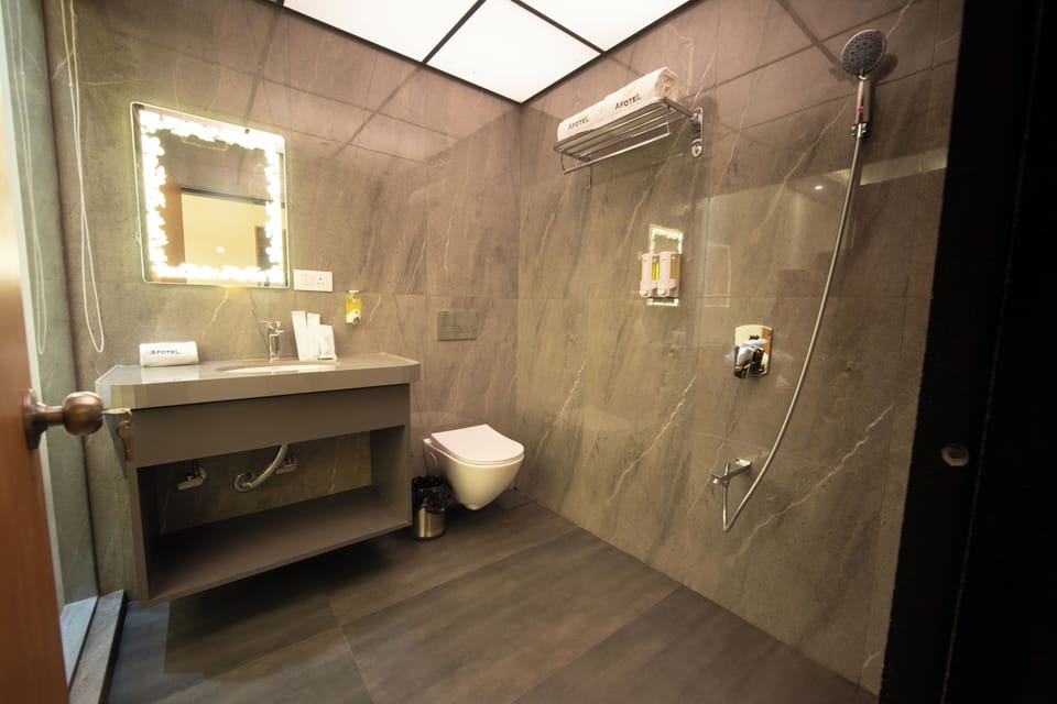 Family Room | Bathroom
