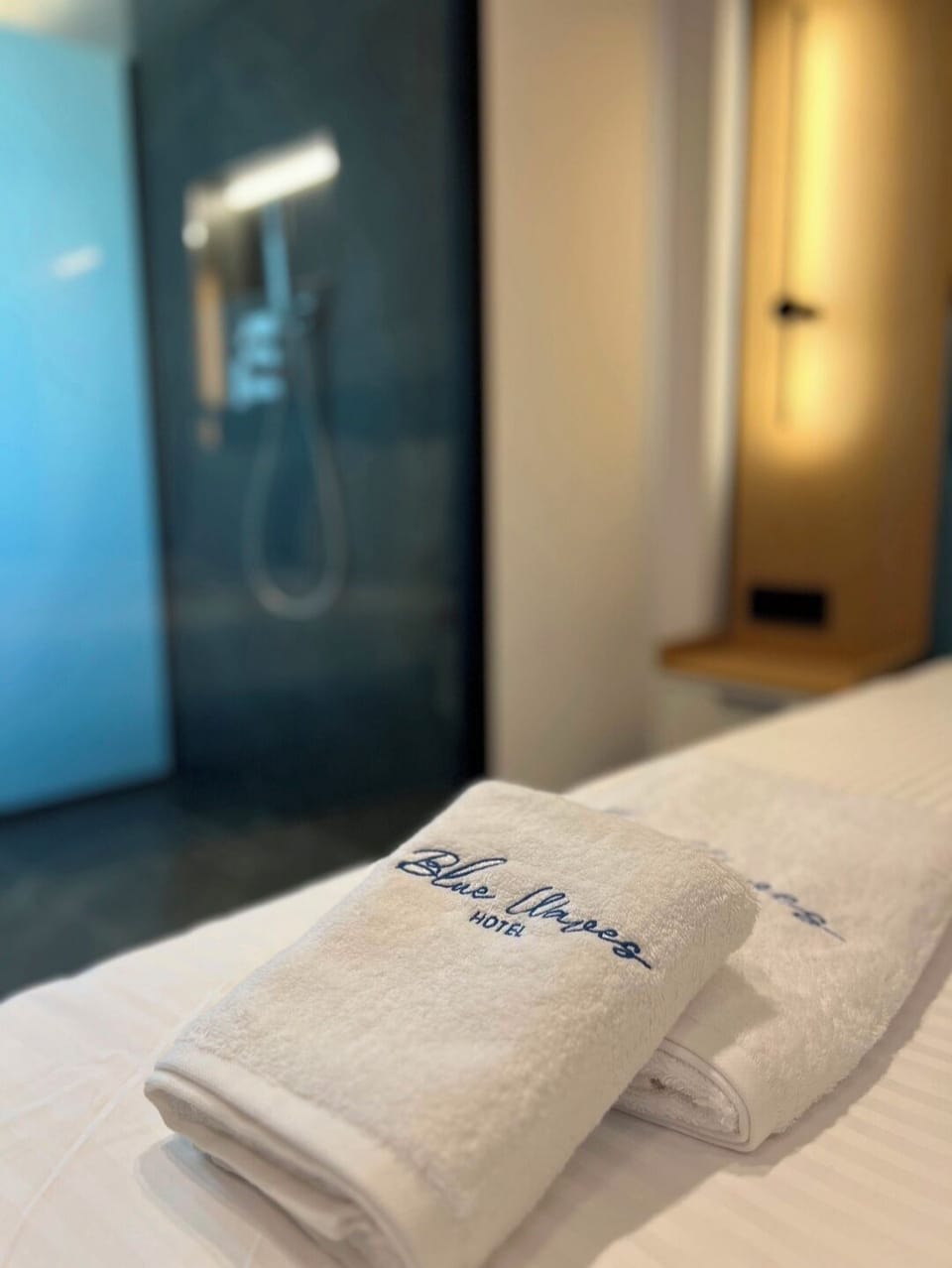 Deluxe Double Room, Partial Sea View | Hypo-allergenic bedding available, desk, WiFi (free), bed sheets