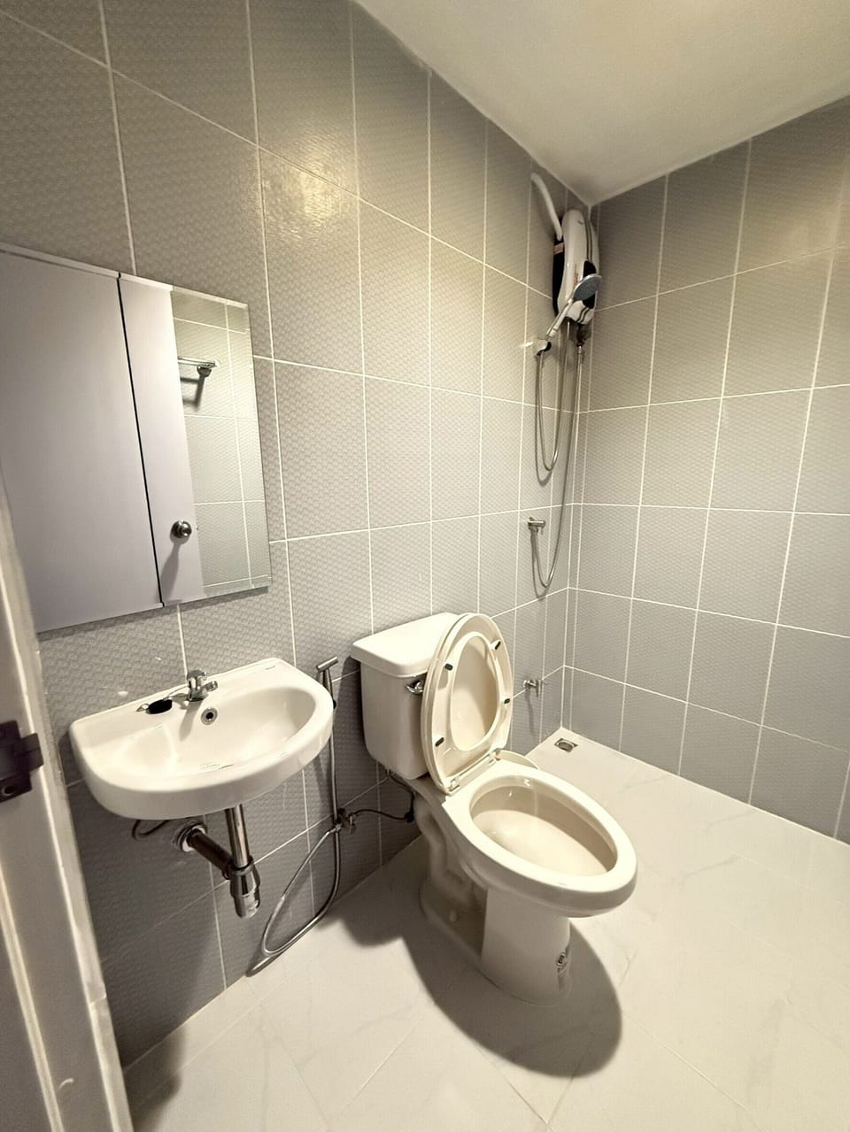 Double Room | Bathroom | Shower, bidet, towels, soap