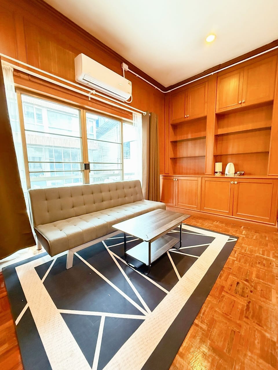 Deluxe Studio | Free WiFi, bed sheets