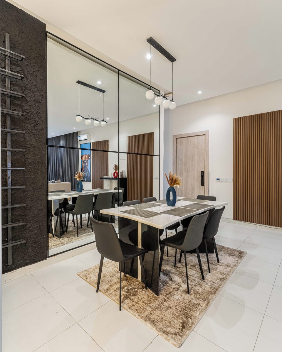 Luxury Apartment, 2 Bedrooms, Balcony, City View | In-room dining