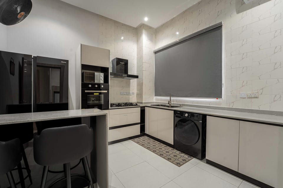 Luxury Apartment, 2 Bedrooms, Balcony, City View | Private kitchen | Full-size fridge, microwave, oven, stovetop
