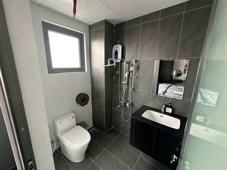 Economy Double Room, 1 Double Bed | Bathroom