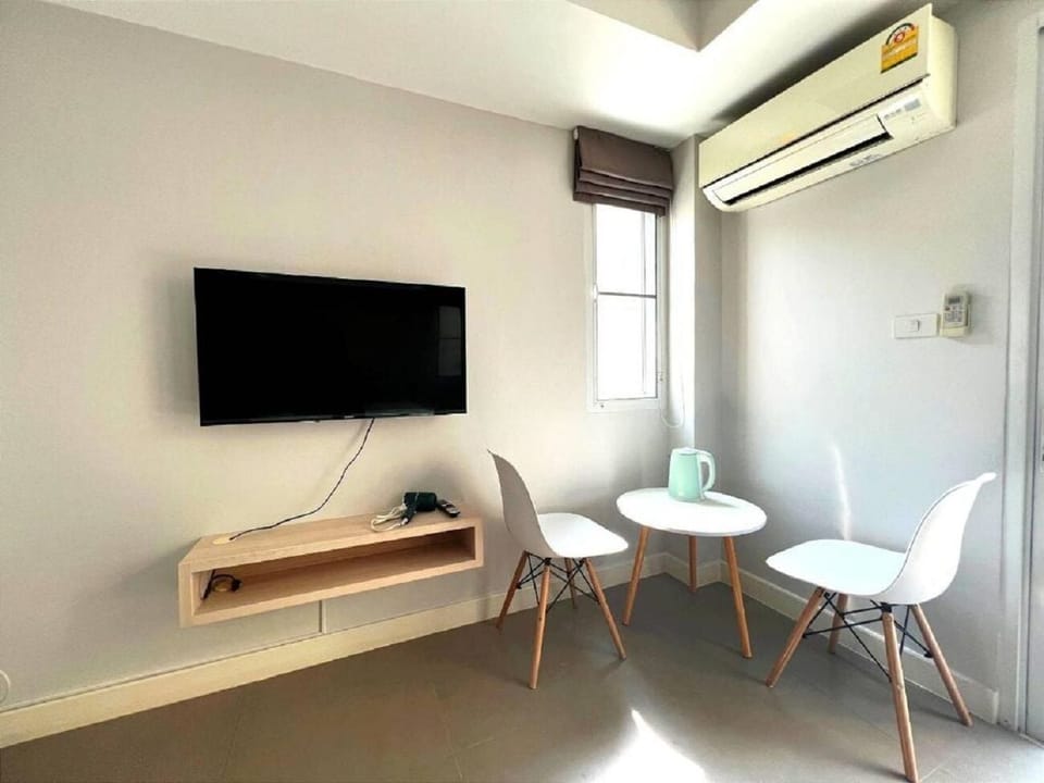 Studio | Desk, free WiFi