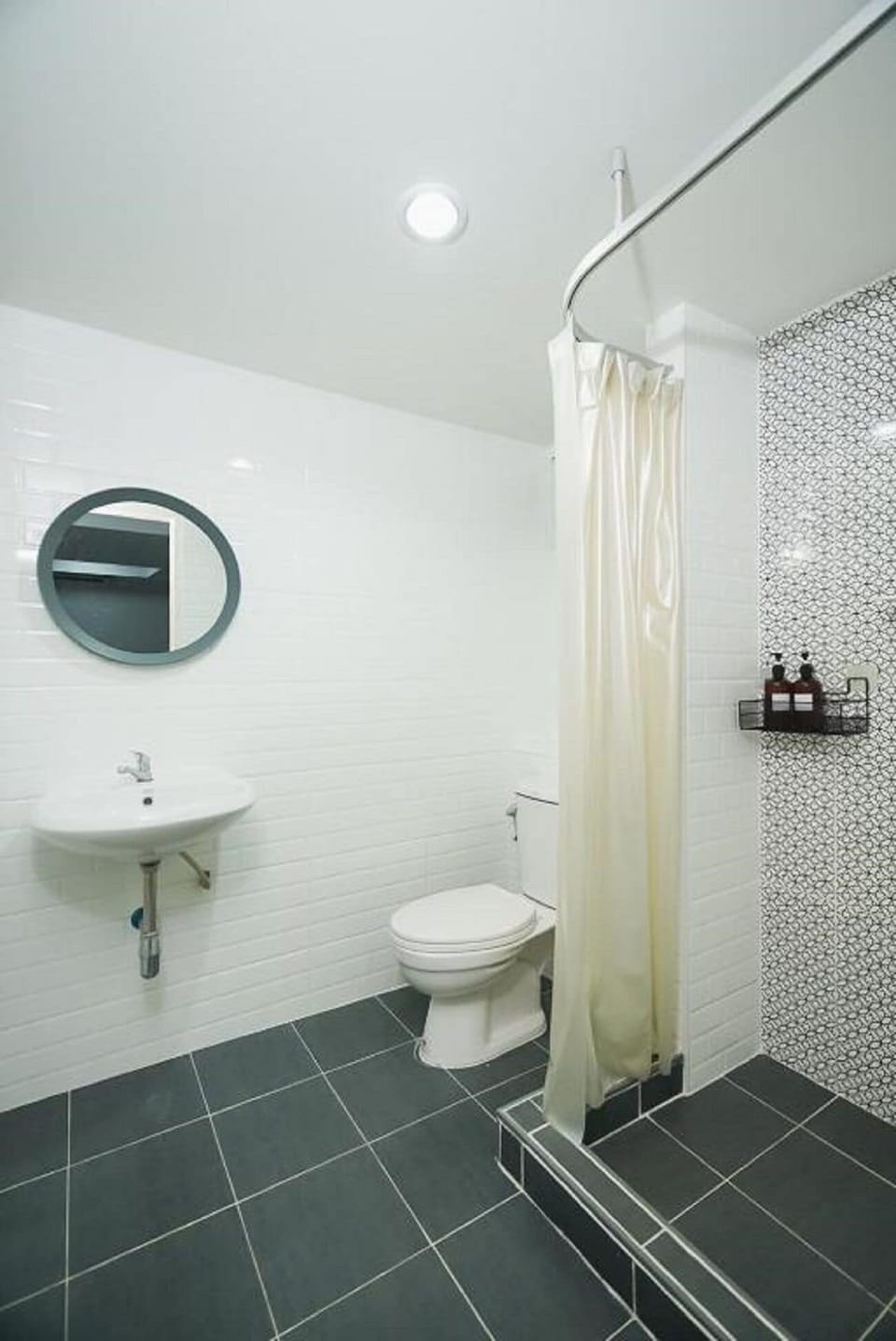 Studio | Bathroom | Bidet