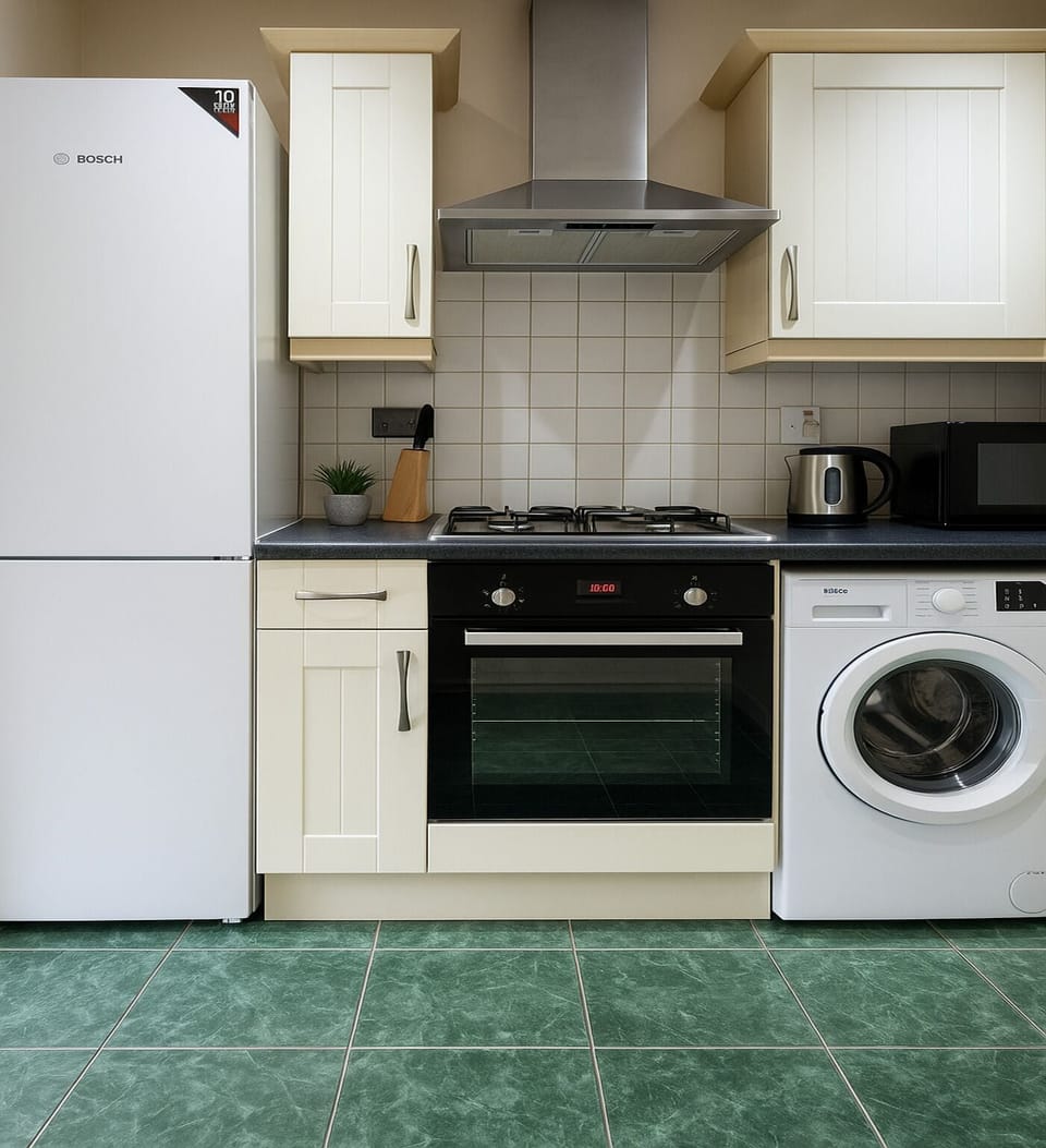 Apartment | Private kitchen | Fridge, oven, stovetop, dishwasher