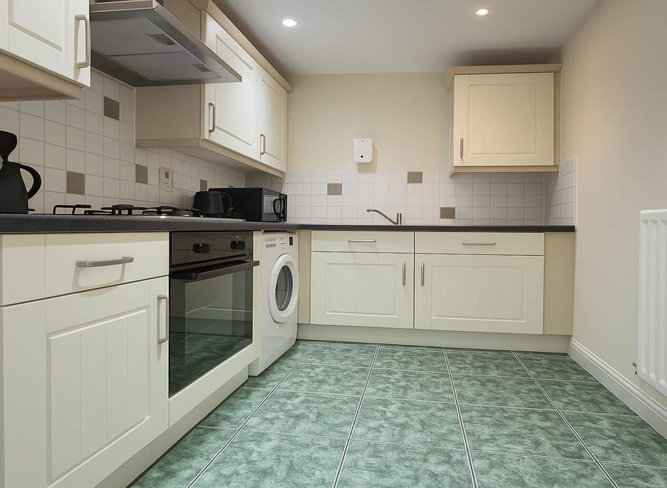 Apartment | Private kitchen | Fridge, oven, stovetop, dishwasher