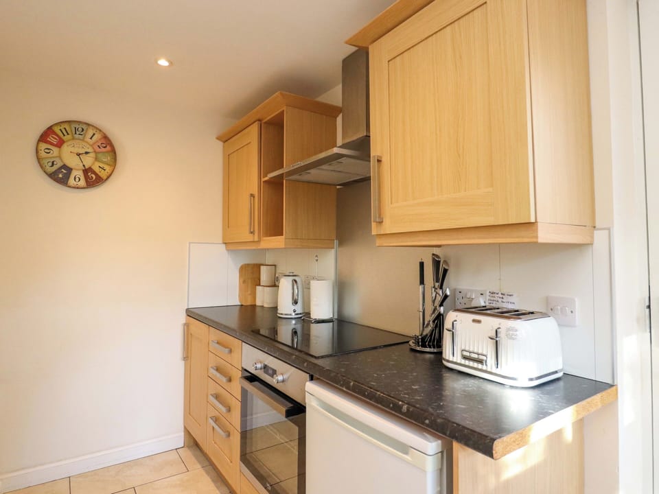 Cottage | Private kitchen | Fridge, microwave, dishwasher, toaster