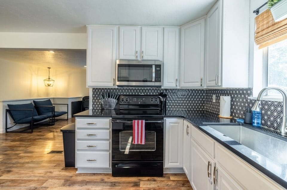 Fully equipped kitchen for home cooking