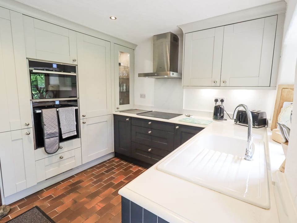 Fridge, dishwasher, toaster, cookware/dishes/utensils