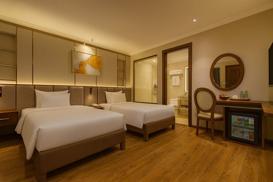 Deluxe Double or Twin Internal Window | Egyptian cotton sheets, premium bedding, down comforters, pillowtop beds