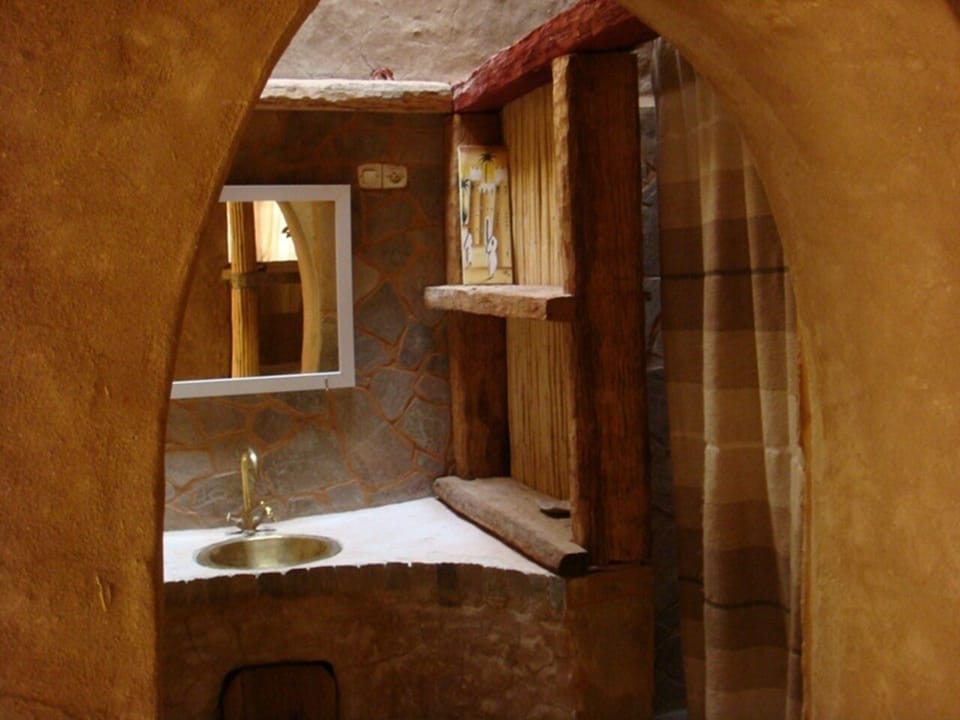 Standard Quadruple Room, Patio, Courtyard View | Bathroom