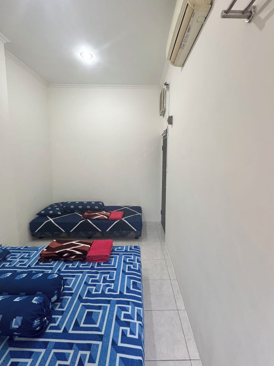 Deluxe Triple Room | Desk, laptop workspace