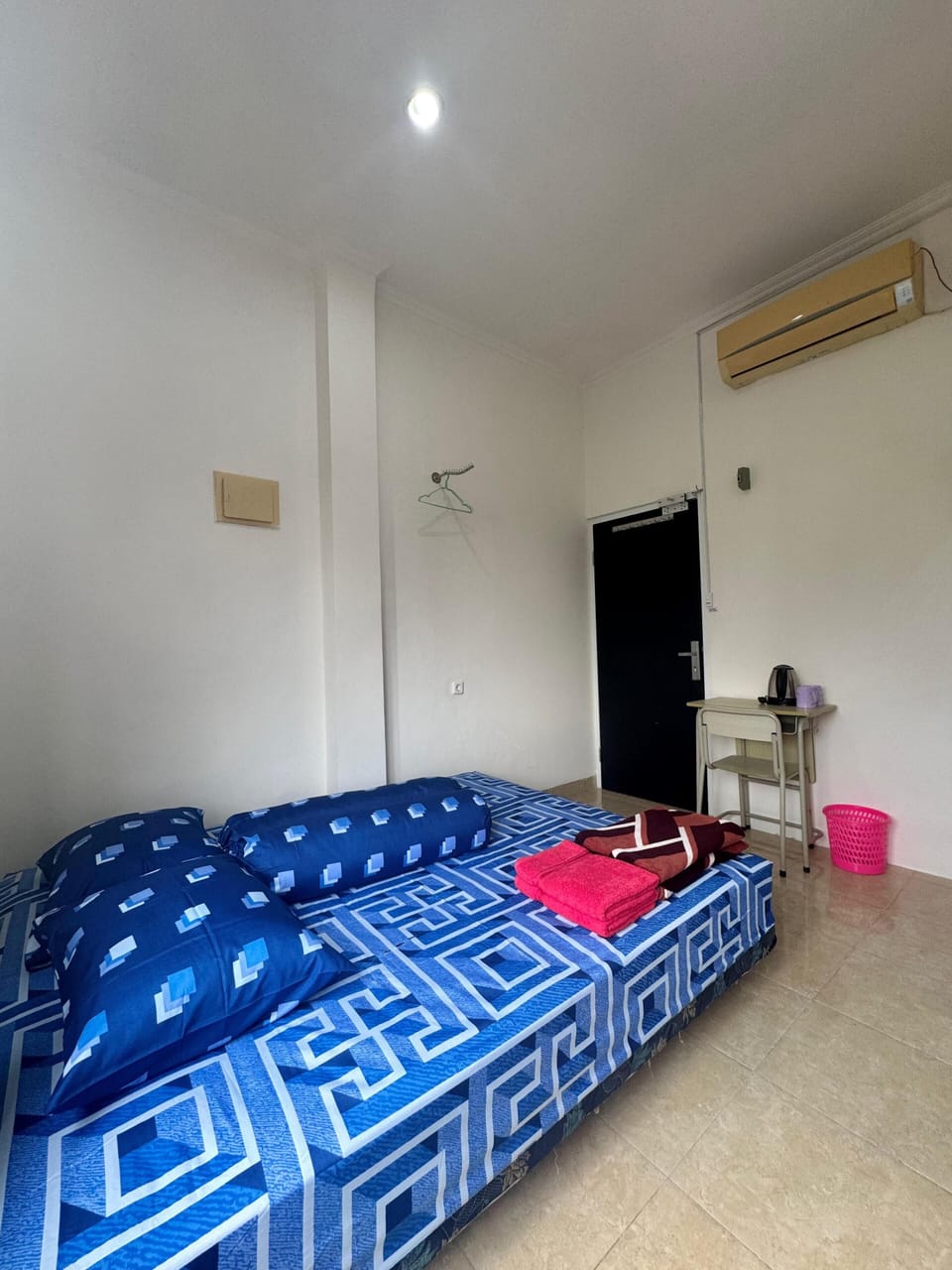 Standard Double Room | Desk, laptop workspace