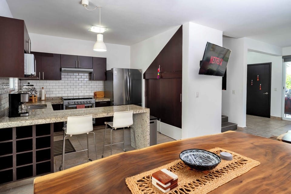 Dining Table / Kitchen