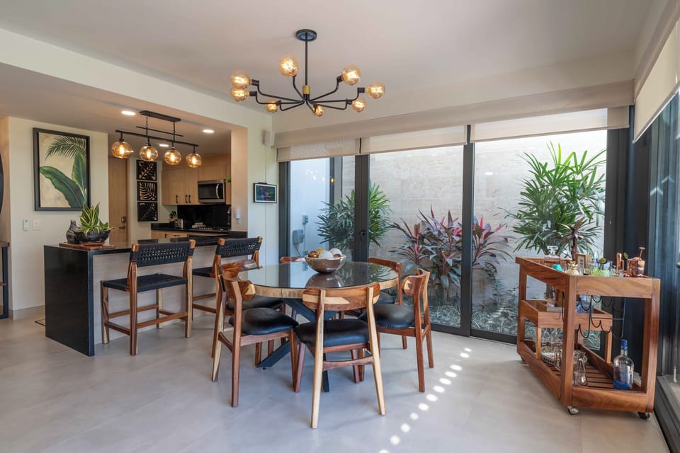 Indoor Dining Area / Round Table for 6