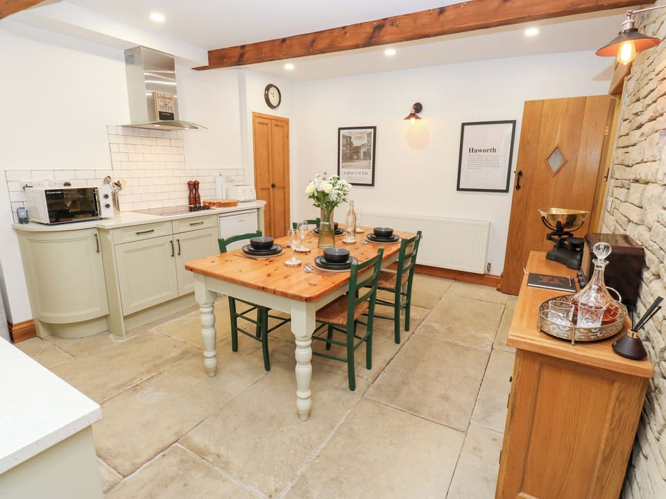Cottage | Dining