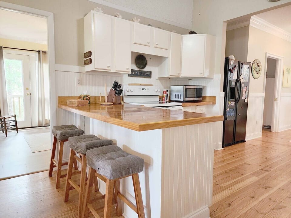 Breakfast Bar & Kitchen