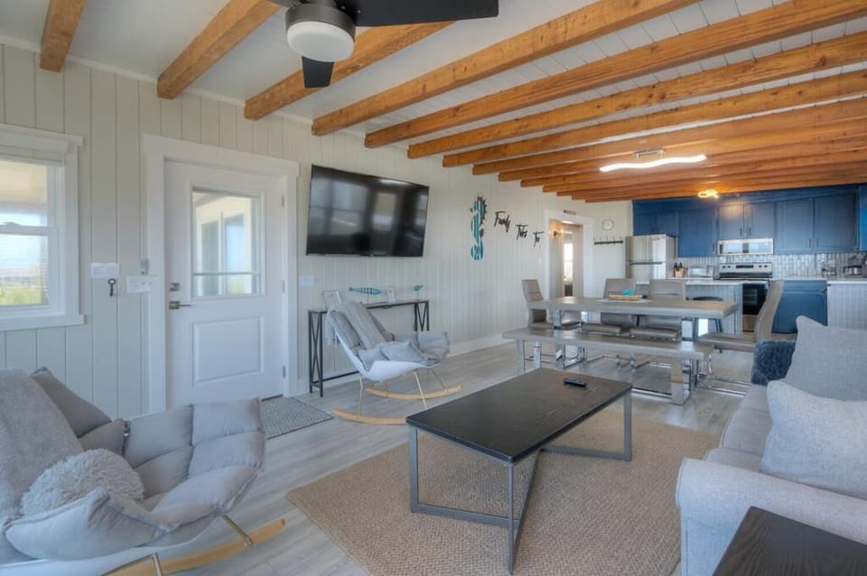 Living Room 
GW 6-16-25
