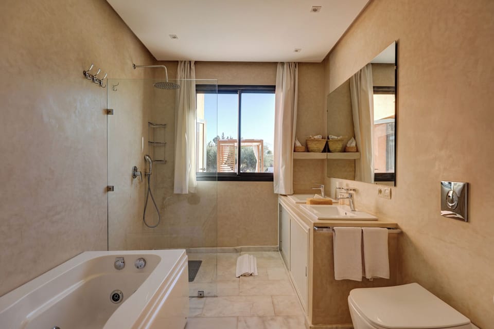 Deluxe Double Room, Pool View | Bathroom | Free toiletries, hair dryer, bathrobes, slippers
